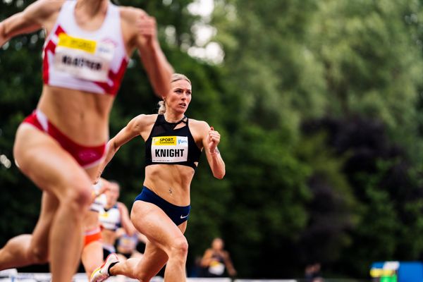 Jessie Knight (United Kingdom) ueber 400m Huerden am 28.05.2022 waehrend der World Athletics Continental Tour IFAM Oordegem in Oordegem